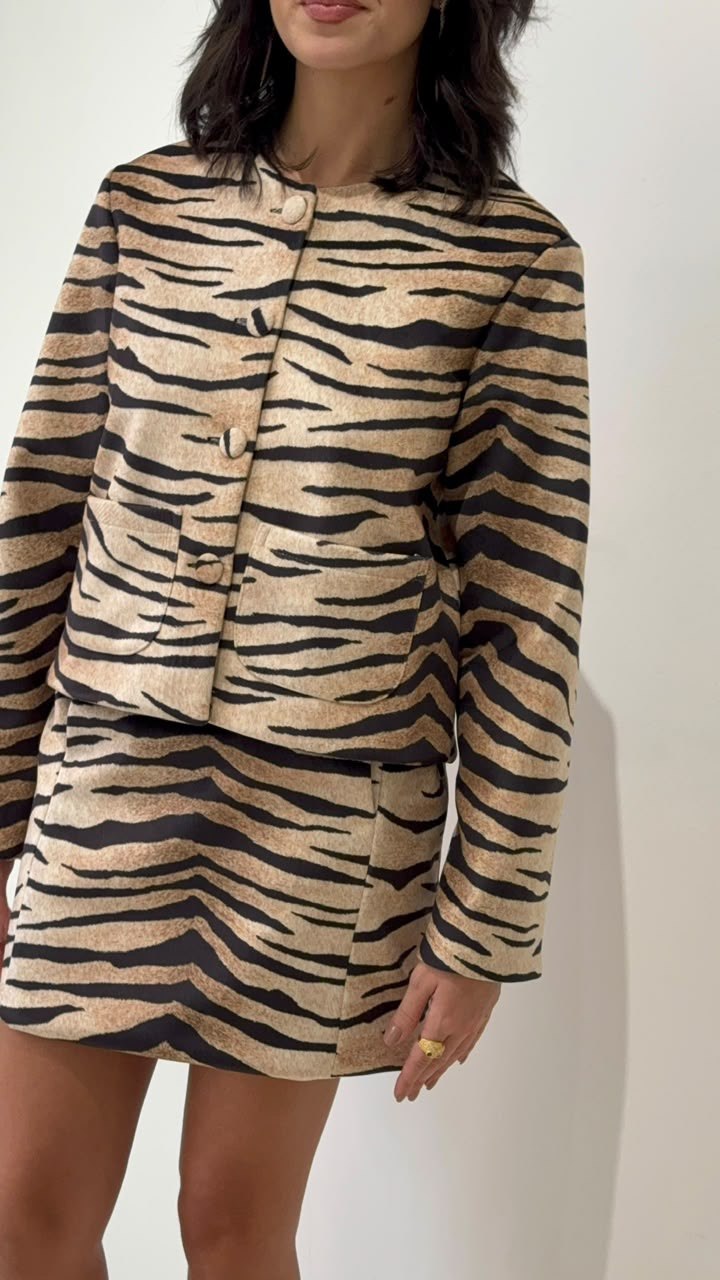 X Rana OG Jacket - Tiger Black - styling and detail view